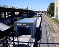 Acceso oeste de la estación Villa Luro, visto desde el puente de la calle Víctor Hugo