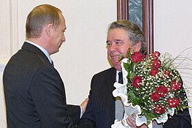 ולדימיר פוטין מעניק עיטור לרם ויאחירב. 20 בנובמבר, 2001