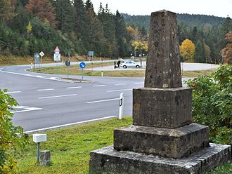 Obelisk am Notschrei, hinnè draa dè Strõßèpass