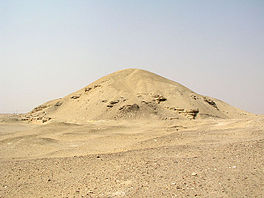 Die ruïne van Amenemhet I se piramide by Lisjt.