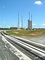 Aire de lancement ELA-3 destiné à Ariane 5 sur le centre spatial guyanais en 2005. Les quatre pylônes sont des paratonnerres.