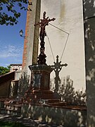 Une croix au sud de l'église.