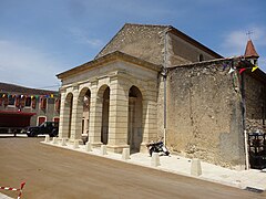 Le porche de l’église Notre-Dame-de-Pitié de Biran.