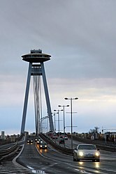 Једини мост који је члан Светске федерације великих торњева[43]: Мост СНП, Братислава, Словачка[44][45]