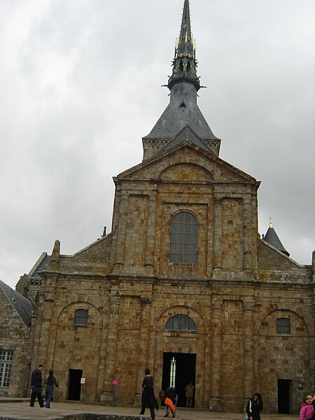 Fichier:Façade de l'abbatiale du Mont Saint-Michel1.jpg
