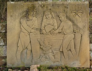 Sandsteinrelief Weingärtnerfamilie am Heilbronner Wartberg.