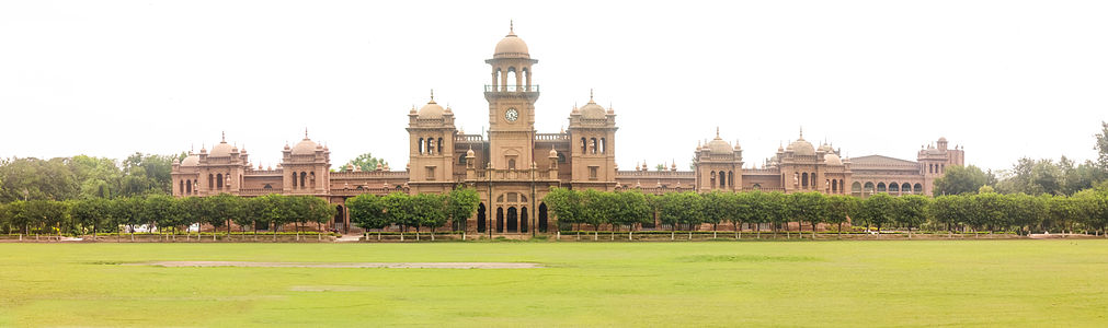 "Islamia_college_Panorama" by User:Zarakkhandurrani