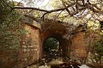 The first farms in Franschhoek, then still known as "Olifantshoek", were granted to the French Huguenots in 1688. The surrounding mountains entirely cut off the picturesque valley from the interior to the east. Type of site: Bridge Current use: Bridge.