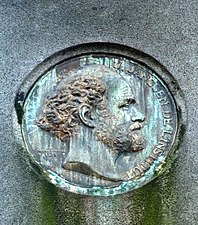 Jules Janssen (1873), bronze, Paris, cimetière du Père-Lachaise.