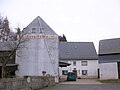 Lang-Mühle: Wohnhaus, Mühlengebäude mit Schneidemühle und Mühlentechnik, zwei Seitengebäude und Scheune eines Mühlenanwesens