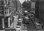 Eerste Sweelinckstraat - gezien vanaf de Gerard Doustraat - kruist de Albert Cuypmarkt (foto, juni 1972)