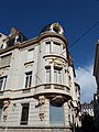 Immeuble à l'angle des rues Adélaïde-Perrin et Bourgelat, au numéro 17 de cette dernière, en 2018.