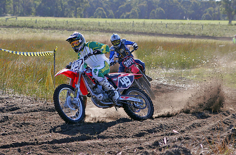 http://upload.wikimedia.org/wikipedia/commons/thumb/b/be/MotoX_racing.jpg/800px-MotoX_racing.jpg