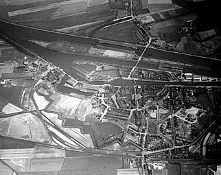 Luftbild von Sas van Gent, aufgenommen zwischen 1920 und 1940 (links ist Norden)