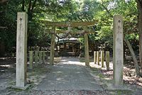 1. 大久野島神社。古くから久野明神（あるいは久野鳥神社）として鎮座し、製造所整備に際に島の守護神として新たに祀られ、1937年（昭和12年）修復して現在に至る[79]。