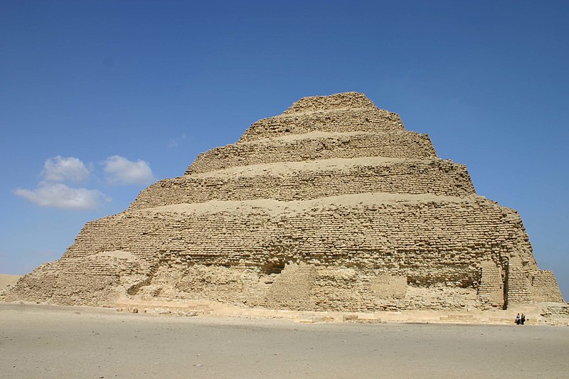 800px-Saqqara_stepped_pyramid.jpg