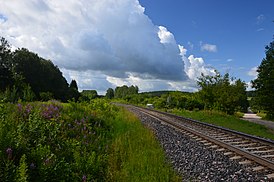 Железная дорога на остановочном пункте Тыравере[эст.] близ одноимённой деревни (2016 год)