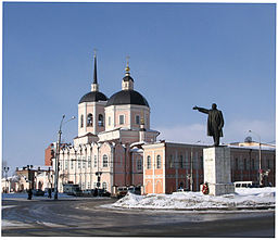 Leninstatyn står kvar på stortorget.