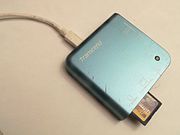 Un lecteur  USB de cartes mémoires utilisées par exemple dans les appareils photo numériques.