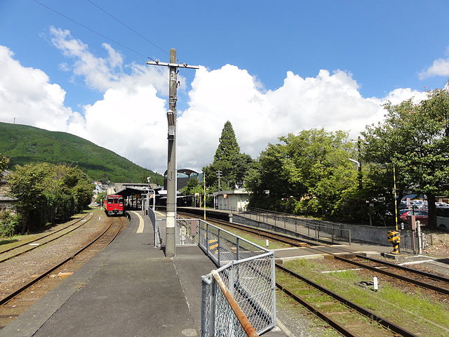 640px-Yufuin-Station_yard_20110913.jpg