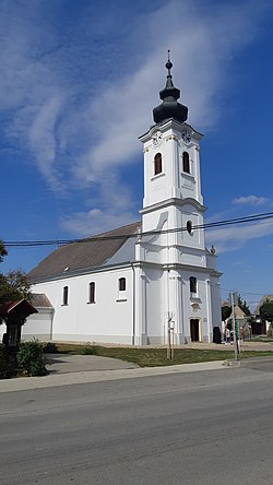 A felújított őcsényi református templom 2021-ben