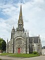 Église Notre-Dame de Kernascléden : la façade et le clocher.