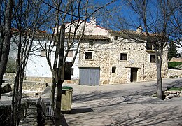 Vista parcial del caserío de Pedro Izquierdo de Moya (Cuenca), desde la placeta de la parroquial, 2013.