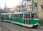 Gerestaureerde 102N enkelgelede Konstal tram tijdens een museumrit.