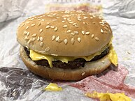 Hamburger pho mát của Burger King ở quận Fairfax, Virginia