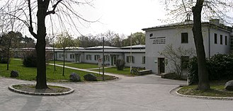 Jardin d’enfants « Schweizerspende [Donation suisse] » (1945), Auer-Welsbach-Park, à Vienne 15.