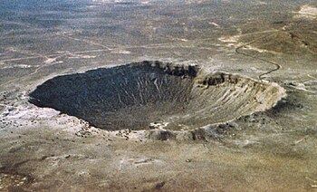 Беринџеров кратер у Аризони, настао падом метеора.