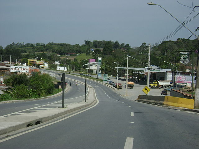 Rodovia Mogi-Bertioga em Biritiba Ussu.