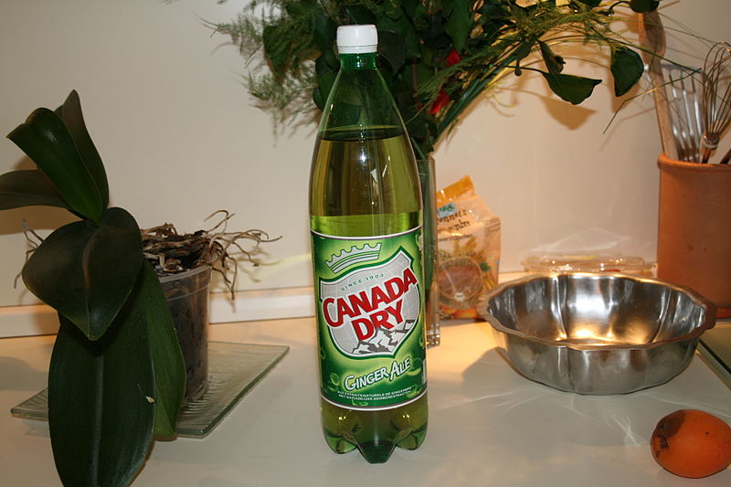 Canada Dry ginger ale is so easy to find in the US. (image from Wikimedia Commons)