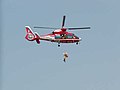 救出訓練 埼玉県防災航空隊 消防防災ヘリコプター「あらかわ２号」による救助訓練 （2002年8月25日撮影）