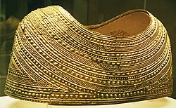 The gold Mold Cape, Bronze Age, 1900-1600 BC British Museum gold thing 501594 fh000035.jpg