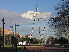 David y Goliat (1992), d'Antoni Enllena, parque de les Cascaes.