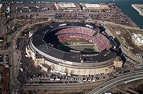 Кливлендский муниципальный стадион - последняя игра, сыгранная на стадионе 17 декабря 1995 года. Jpg