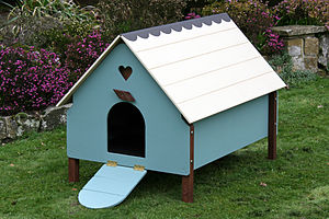 English: Traditional chicken coop