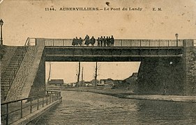 Le pont du Landy (rue du Landy) à Aubervilliers, dans les années 1910.