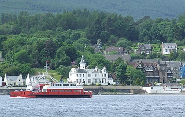 Una embarcació de Western Ferries aproximant-se al moll.