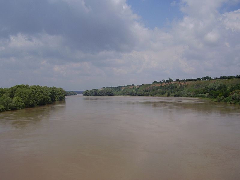 Ficheru:Kuban' River, Ust'-Labinsk.JPG
