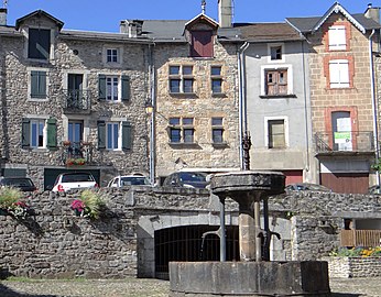 La fontaine.