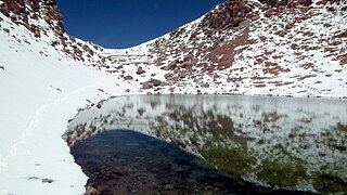 Danau Licancabur pada tahun 2012, dilihat dari tepi danau