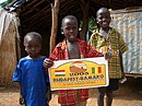 Organisationen Rädda barnen bildas i London av brittiskan Eglantyne Jebb denna dag 1919. Bilden visar barn i afrikanska Mali som välkomnar en humanitär hjälpinsats.