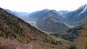 Blick ins Val de Bagnes (rechts) sowie ins Rhonetal (links) von Martigny aus