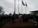 Wnd. Burgemeester Onno Hoes hijst de nieuwe gemeentevlag, 2 januari 2019