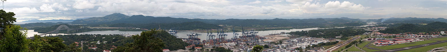 1550px-Panama_canal_panoramic_view_from_