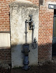Ancienne pompe à eau (rue de la fontaine)
