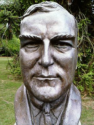 English: Bust of twelfth Prime Minister of Aus...