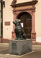 Sculptuur van een rottweiler voor het Stadsmuseum